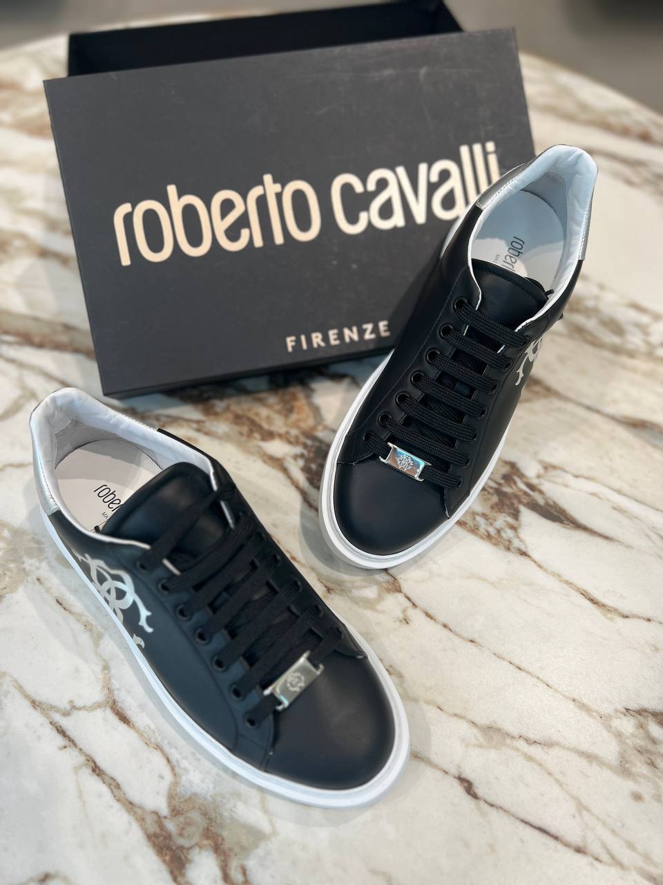 Roberto Cavalli Outlets 7999